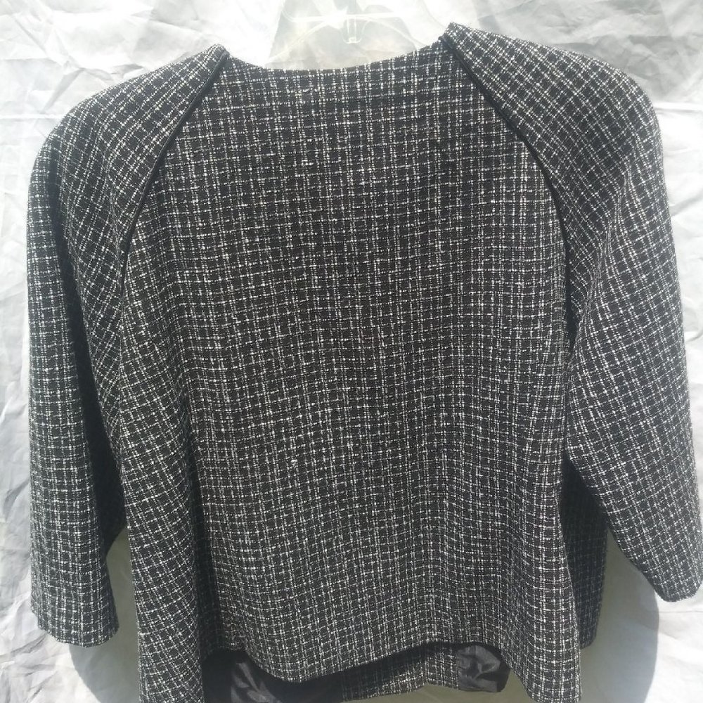 Black Avenue Women's Suit Jacket or blazer - Picture 2 of 9